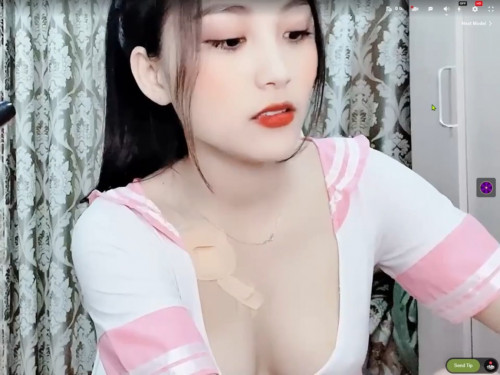 [Việt Nam] Em gái xinh mặc quần lọt khe, lòi cặp mông to trắng nõn nà - [Việt Nam] Em gái xinh mặc quần lọt khe, lòi cặp mông to trắng nõn nà